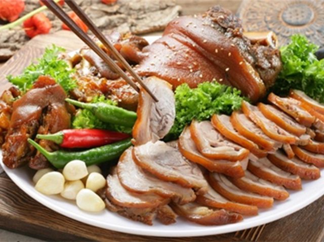 Cách làm thịt heo ngâm nước mắm đường đúng chuẩn vị miền Trung
