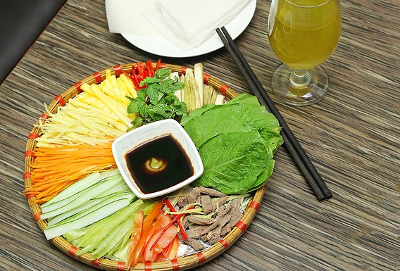 Bổ sung thực đơn chống ngán ngày Tết bằng những món cuốn