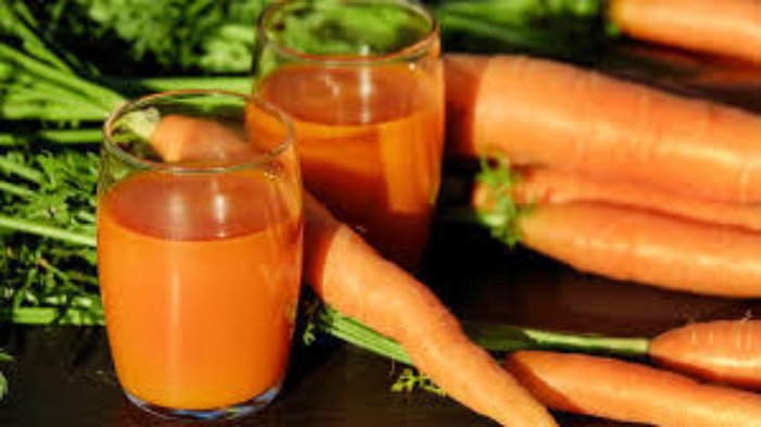 cao huyết áp nên uống nước ép cà rốt