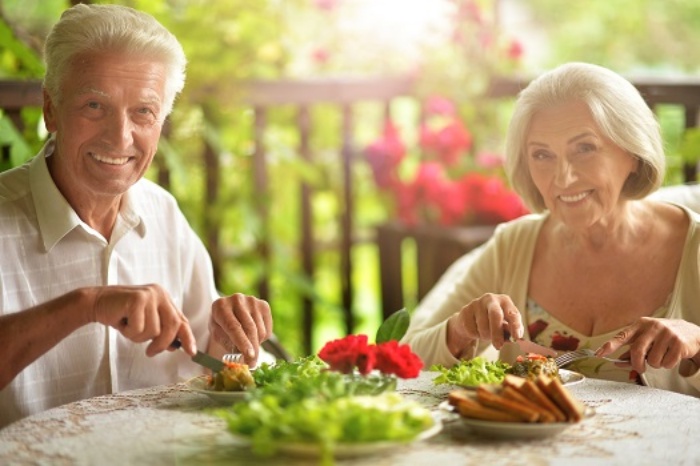 Người cao tuổi nên bổ sung đạm trong bữa ăn